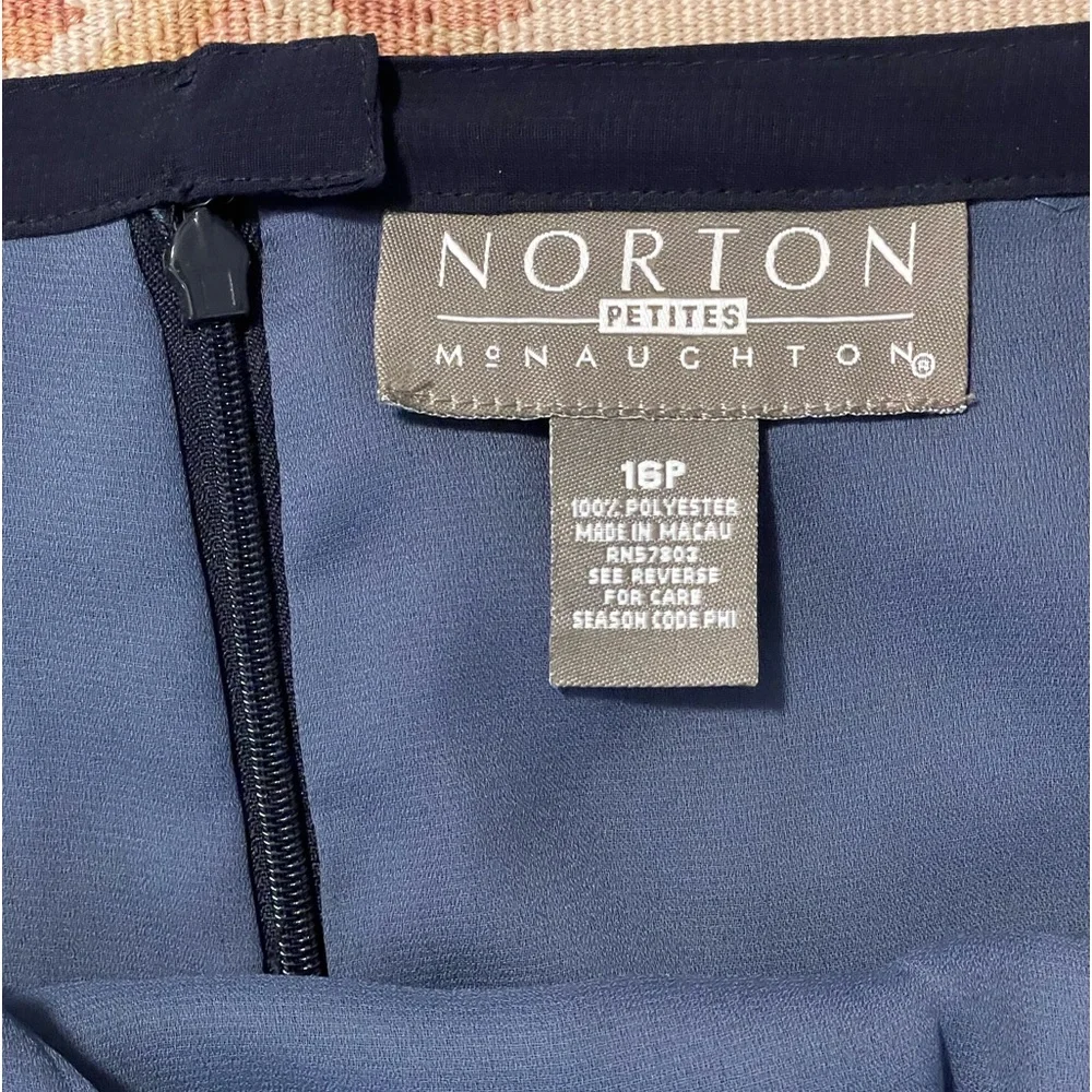Classic navy blue skirt by Norton McNaughton Petite 16P - Picture 2 of 7
